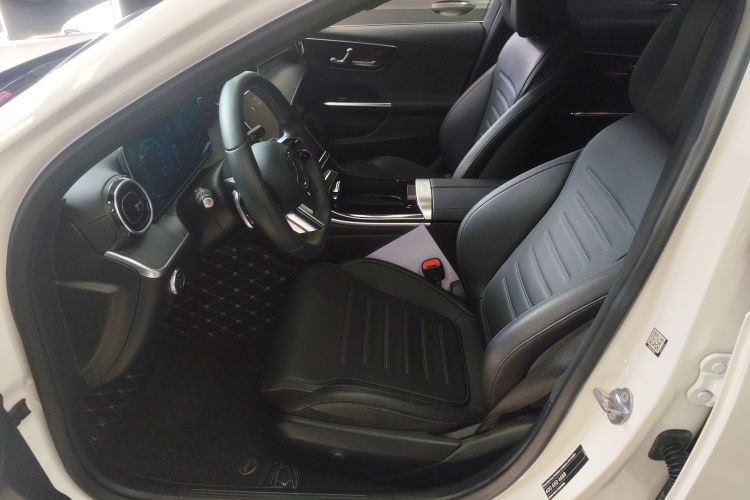 Mercedes-Benz C Class 2022 صورة سيارة #19