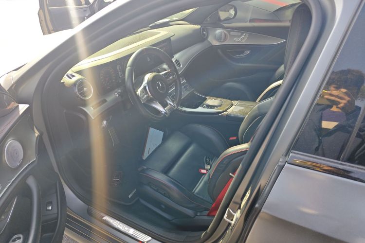 Mercedes-Benz E AMG 2019 immagine di auto #19