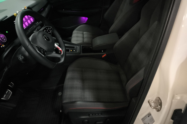 Volkswagen GolfGTI 2024 immagine di auto #19