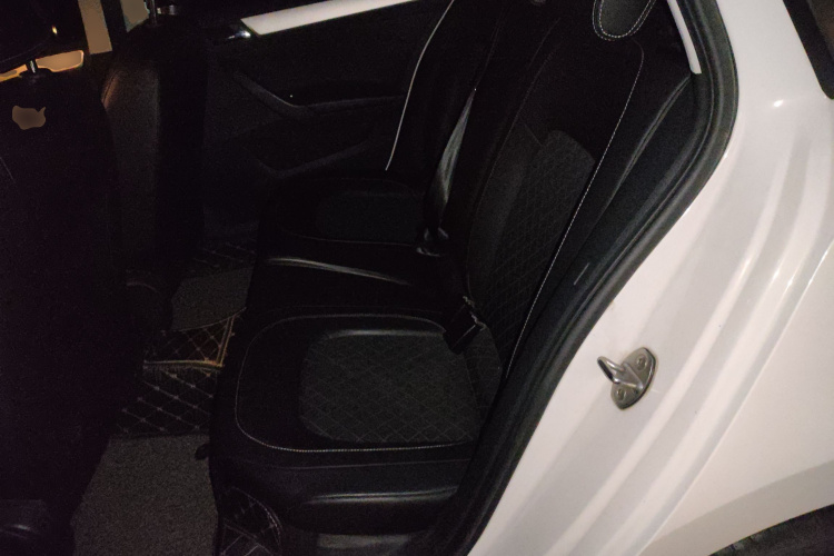 Skoda Rapid Spaceback 2018 immagine di auto #19