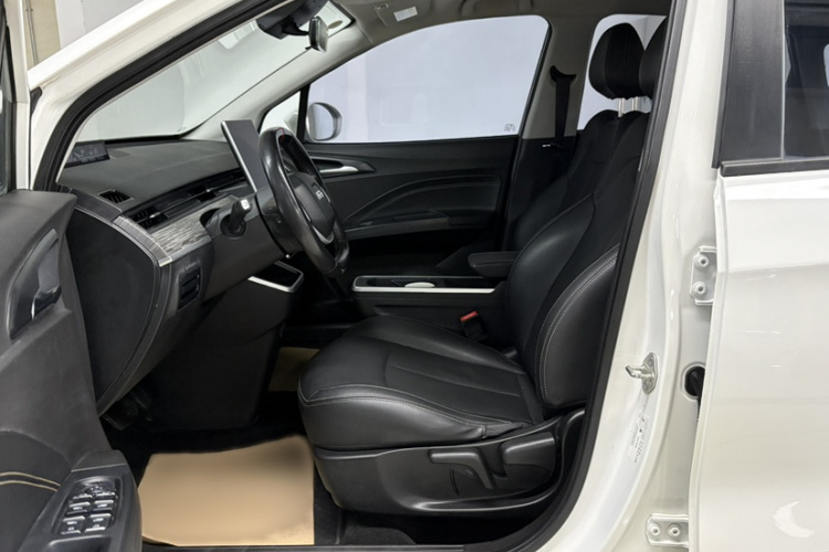 Neta V 2023 imagen de coche #19