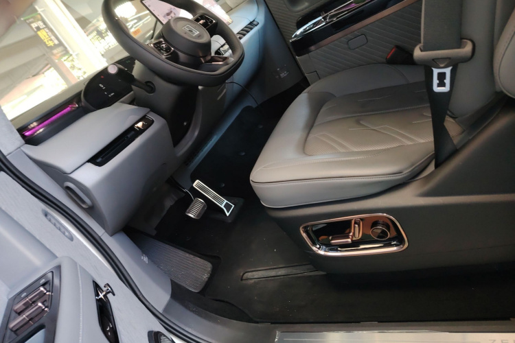 Zeekr MIX 2024 صورة سيارة #19