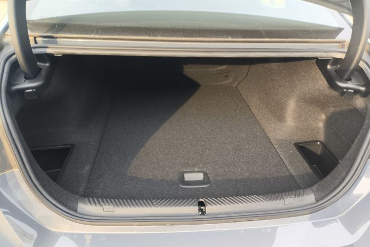BMW i5 2025 car image #19