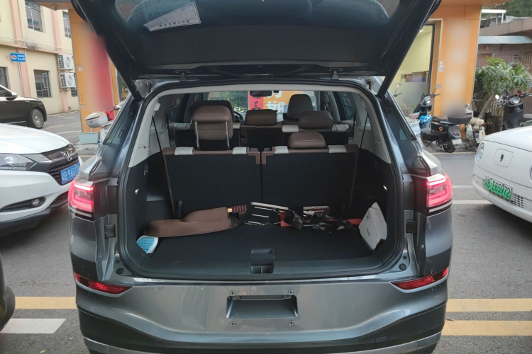 Volkswagen ID.6 X 2022 car image #19