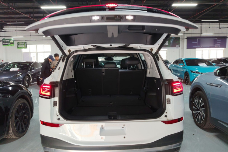 Volkswagen ID.6 X 2022 immagine di auto #19