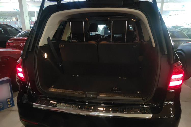 Mercedes-Benz GLS Class 2018 car image #19