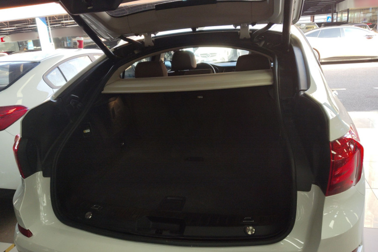 BMW 5 Series GT 2016 #19 BMW 5 Series GT 2016 immagine di auto #19