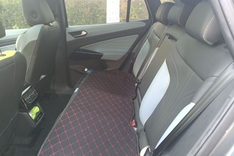 Volkswagen ID.4 X 2023 immagine di auto #19