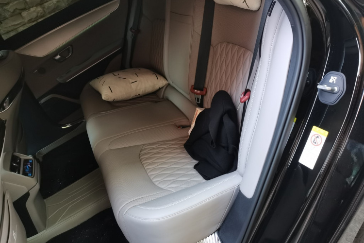 BYD Han 2025 car image #19