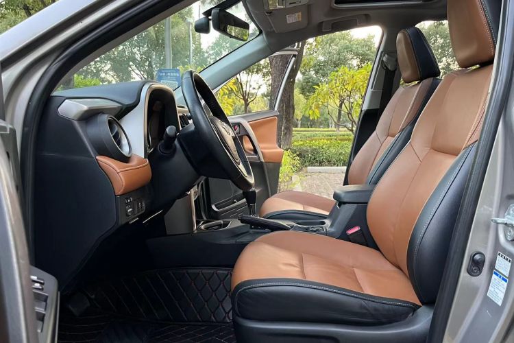 RAV4 2017 immagine di auto #19