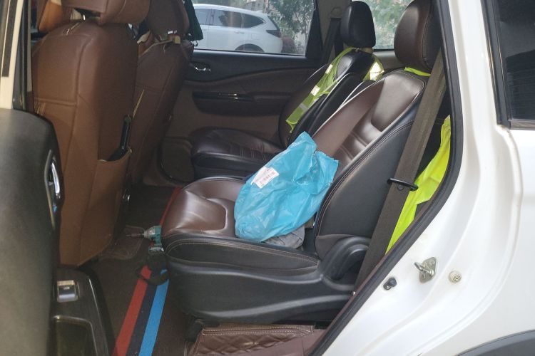 Forthing SX6 2016 #19 Forthing SX6 2016 car image #19