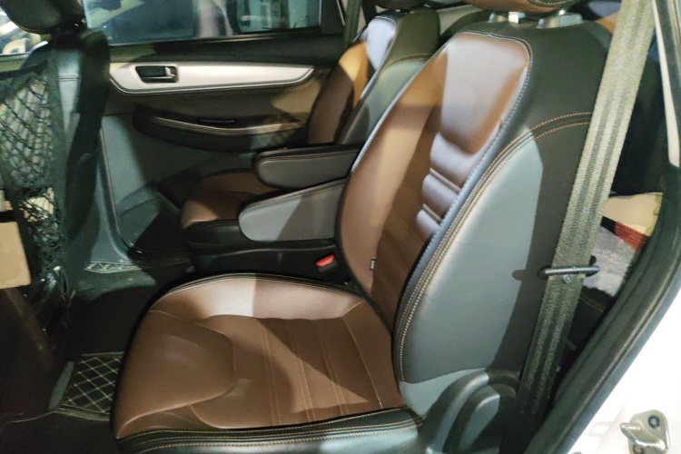 Forthing JOYEAR X6 2017 car image #19