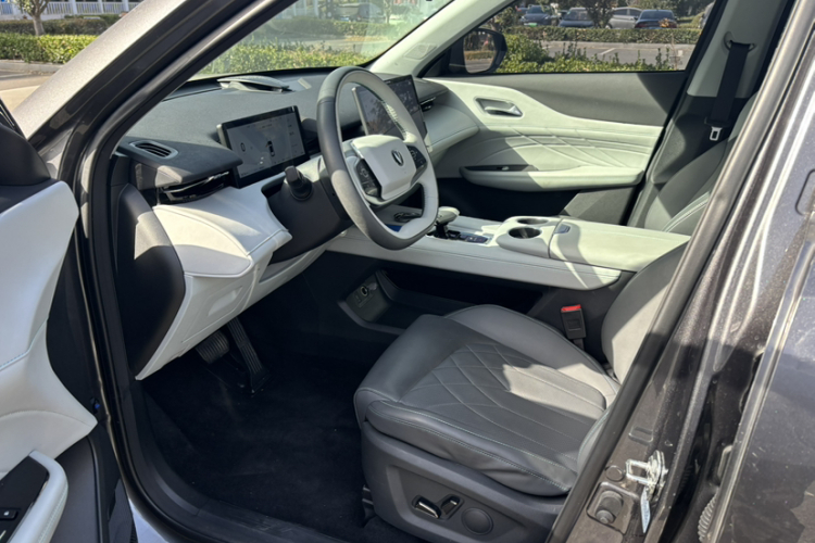 Changan UNI-Z PHEV 2024 car image #19