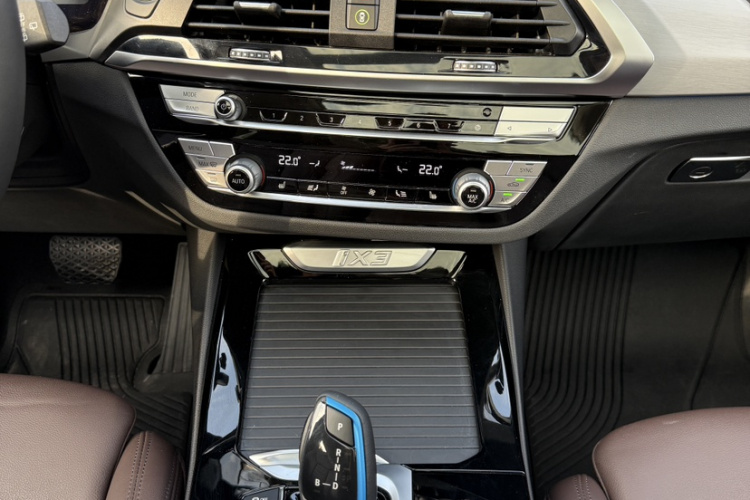 BMW iX3 2020 car image #19