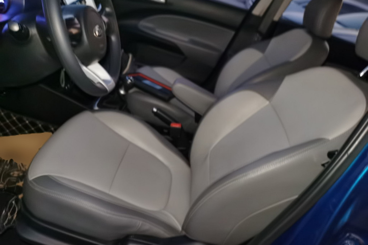 Kia 2019 car image #19