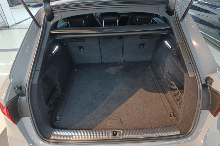 Audi RS 4 2022 car image #19