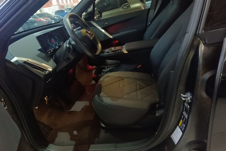 BMW iX 2024 immagine di auto #19