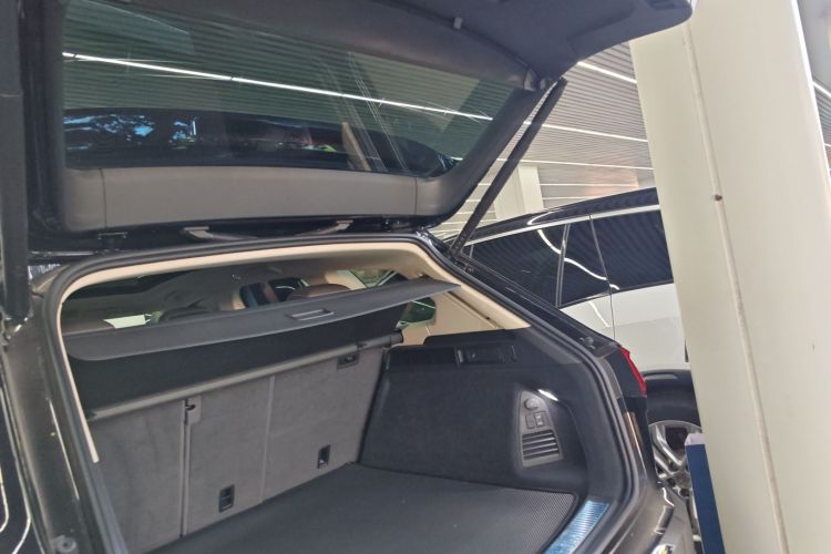 Volkswagen Touareg 2022 car image #19