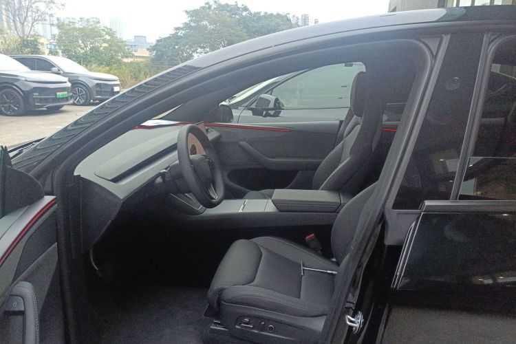 特斯拉 Model Y L 2025 汽车图片 #19