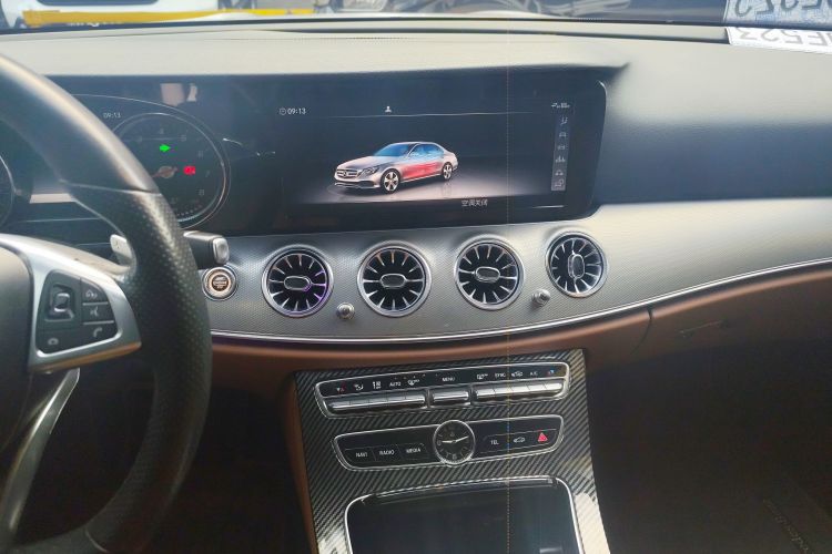 Mercedes-Benz E Class 2018 immagine di auto #19