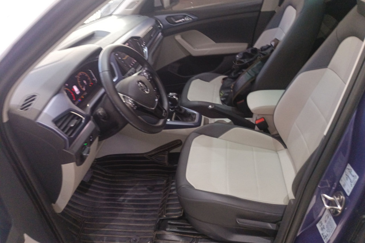 Volkswagen T-Cross 2019 car image #19