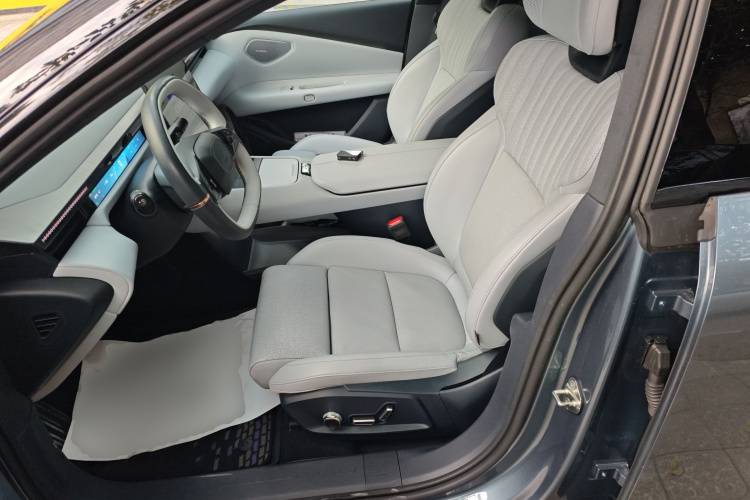 Lynk & Co 2024 car image #19