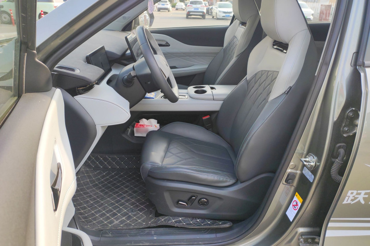 Changan UNI-Z PHEV 2024 car image #19