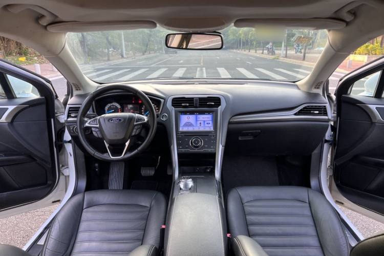 Ford Mondeo 2017 car image #19