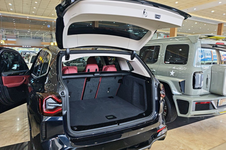 BMW iX3 2024 car image #19