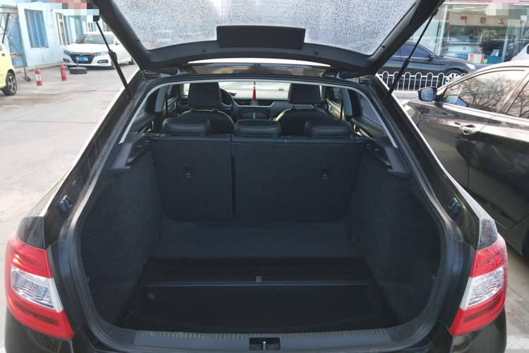 Skoda Octavia 2017 car image #19