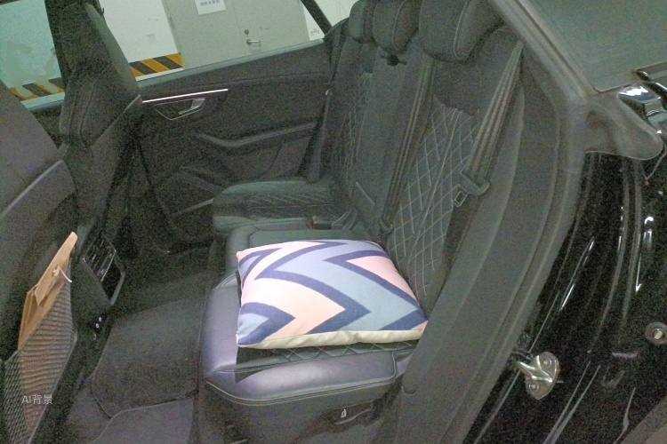 Audi Q8 2020 immagine di auto #19