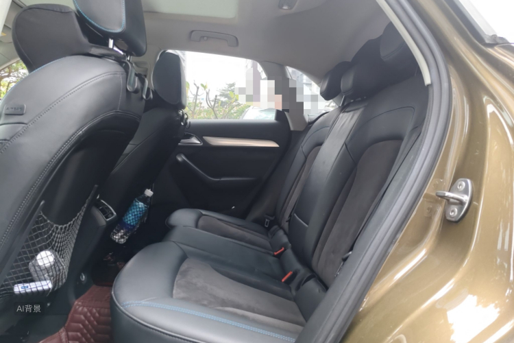 Audi Q3 2018 car image #19