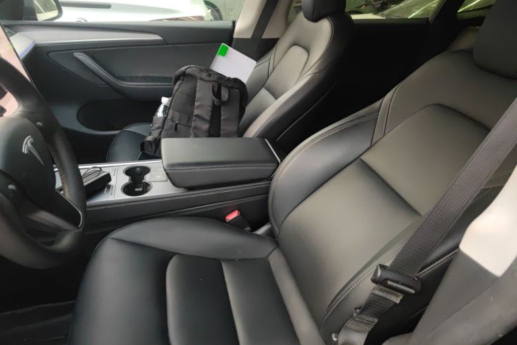 Tesla Model Y 2023 car image #19