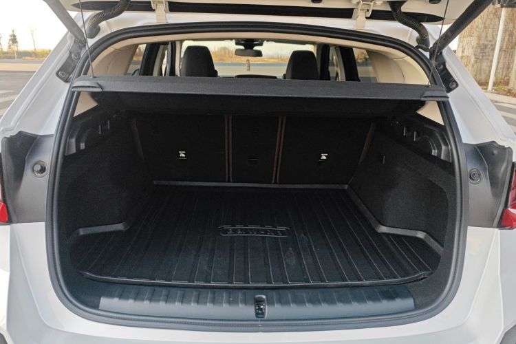 BMW iX1 2025 #19 BMW iX1 2025 صورة سيارة #19