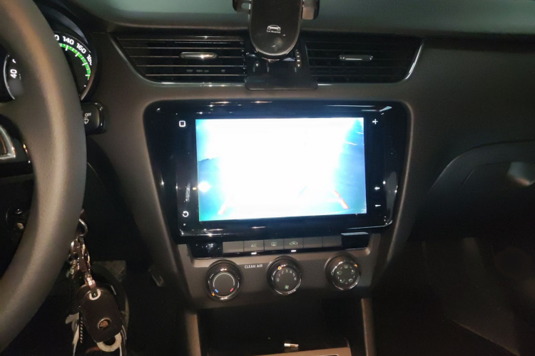 Skoda Octavia 2019 car image #19