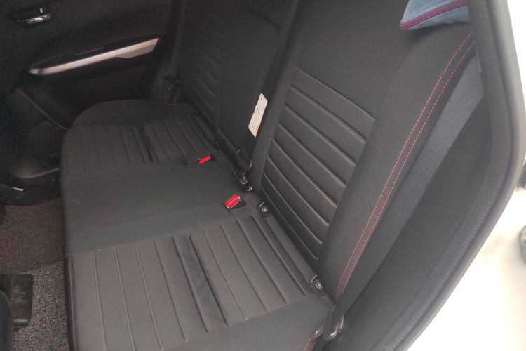 Suzuki Vitara 2017 car image #19