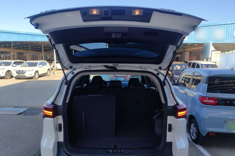 X70M 2022 car image #19