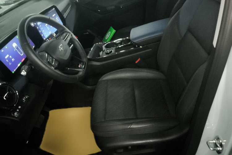 Chevrolet Equinox Plus 2025 car image #19