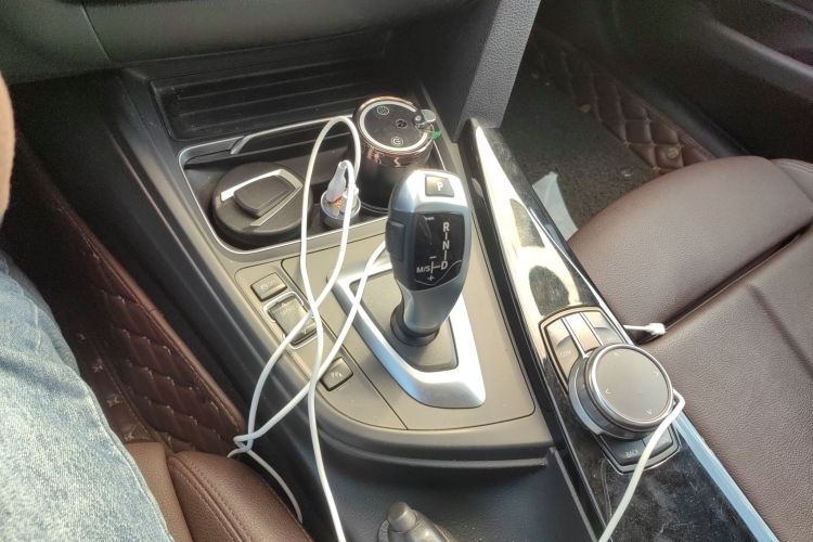 BMW 3 Series 2019 car image #19