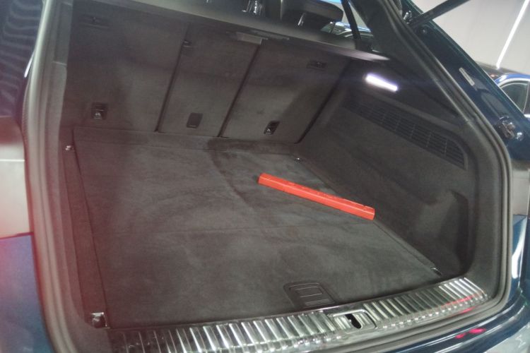 Audi Q8 2021 car image #19