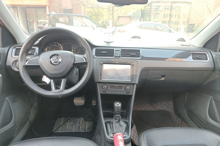 Skoda Rapid Spaceback 2016 immagine di auto #19