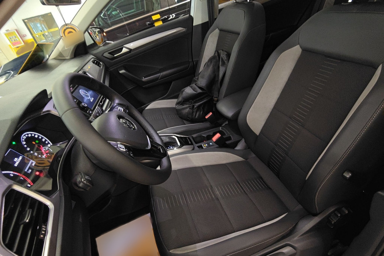 Volkswagen T-Roc 2020 car image #19