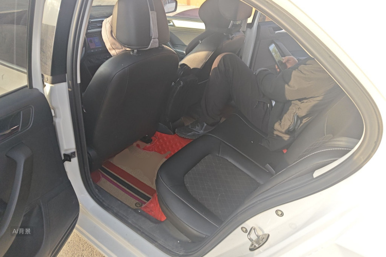 Skoda Rapid 2018 car image #19