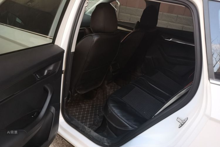 Skoda Karoq 2021 car image #19