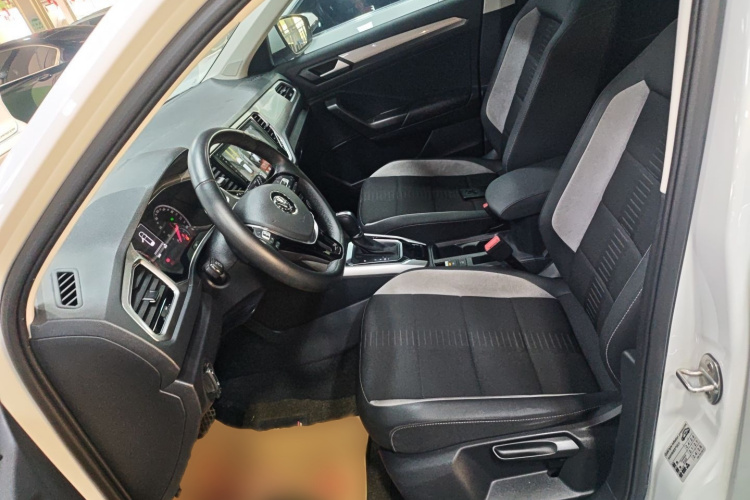 Volkswagen T-Roc 2020 car image #19