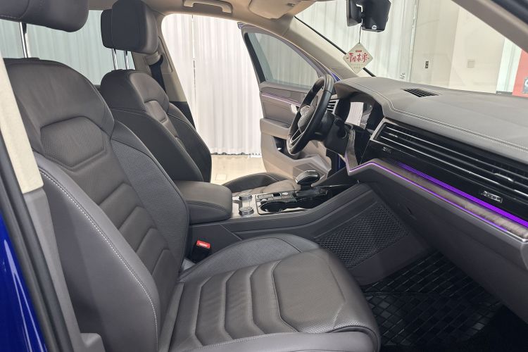 Volkswagen Touareg 2023 car image #19