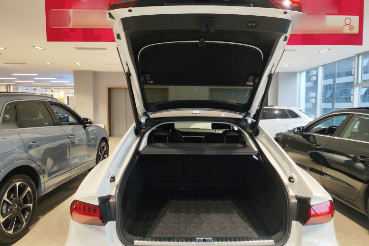 Audi A7 2022 car image #19