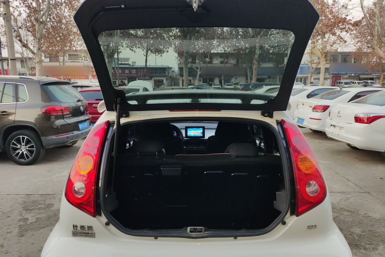 BYD e1 2021 car image #19