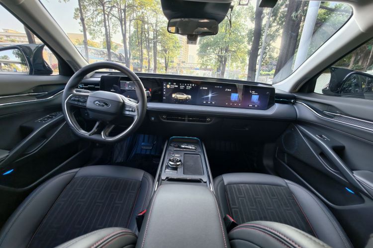 Ford Mondeo 2023 car image #19