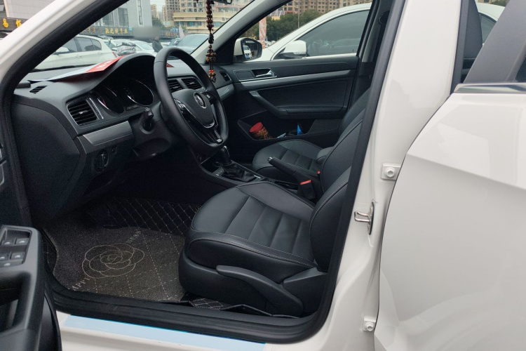 Volkswagen Gran Lavida 2018 immagine di auto #19